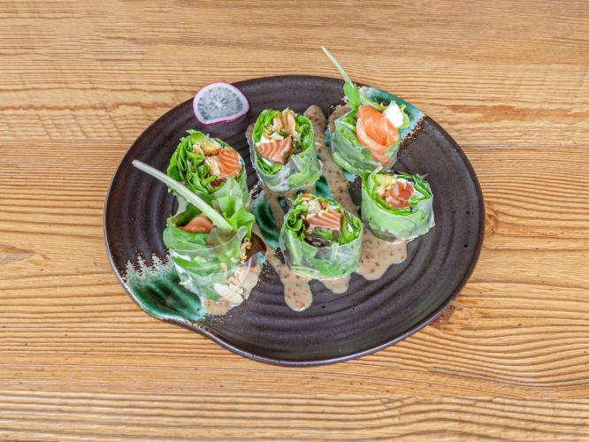 Salmone Spring Roll